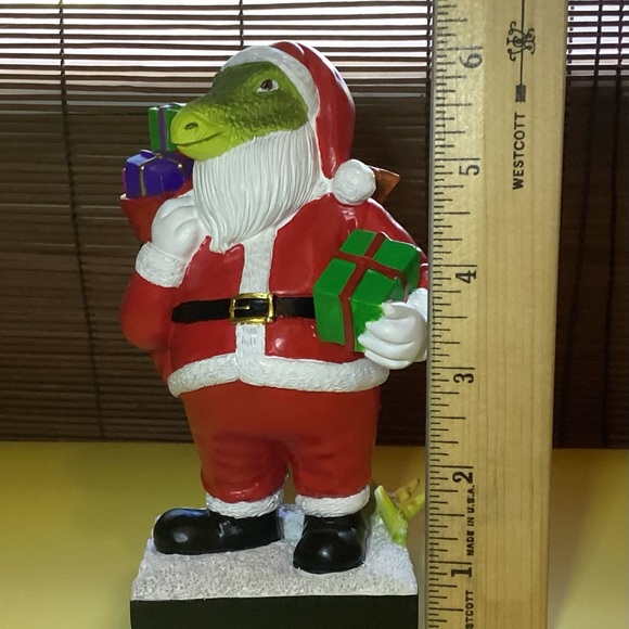 Universe Of Dinosaurs Santa Figurine - Picture 7 of 12
